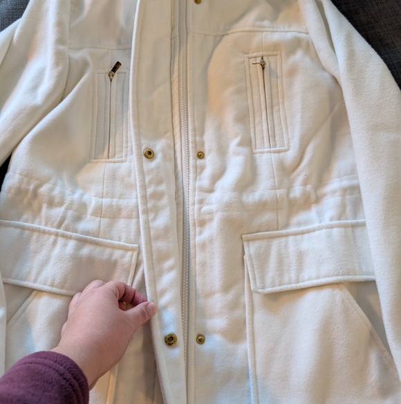 Women's White Cinch Waist & Faux Fur Hooded Coat! - Picture 9 of 16